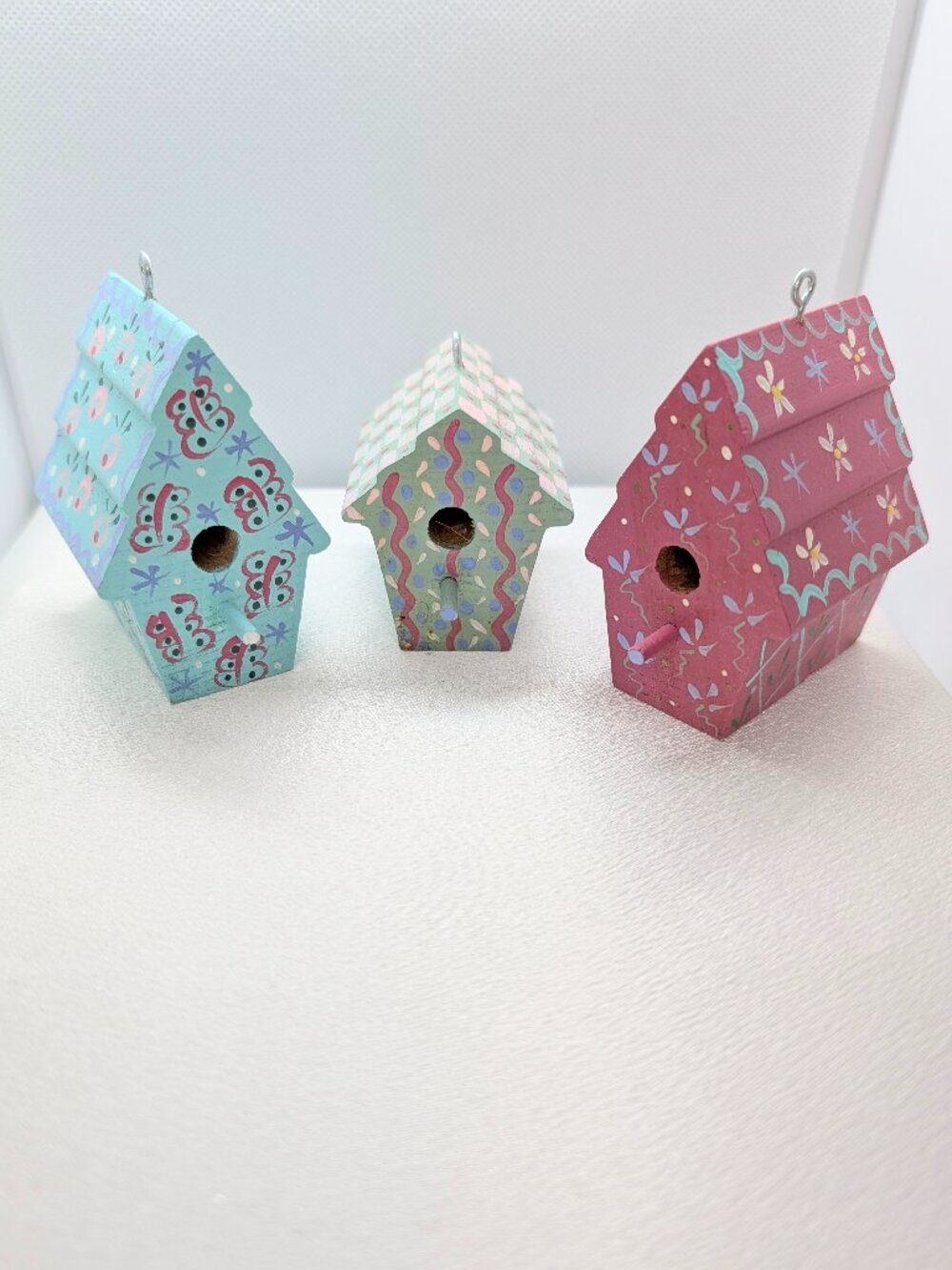 Decorative Displays -- 6 Hand Painted Birdhouses - Picture 10 of 15